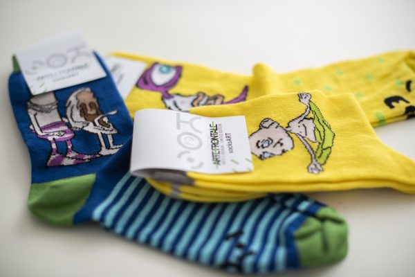 SocksArt - Massimiliano Azzarà  Zot19    "Om"   Calze d'Autore Artefrontale - immagine 3
