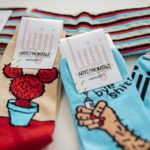 SocksArt - Luigi Notarnicola "Bye Bye S**t" Calze d'Autore Artefrontale - immagine 4