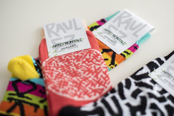 SocksArt - Raul 33  "Universal Cosmic Dance Red"   Calze d'Autore Artefrontale - immagine 3