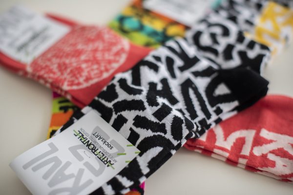 SocksArt - Raul 33  "Universal Cosmic Dance Red"   Calze d'Autore Artefrontale - immagine 4